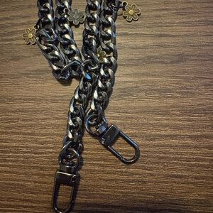 Bag chain customized with flower charms